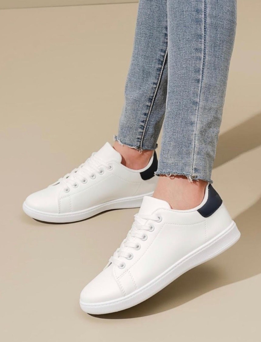 Witte sneakers